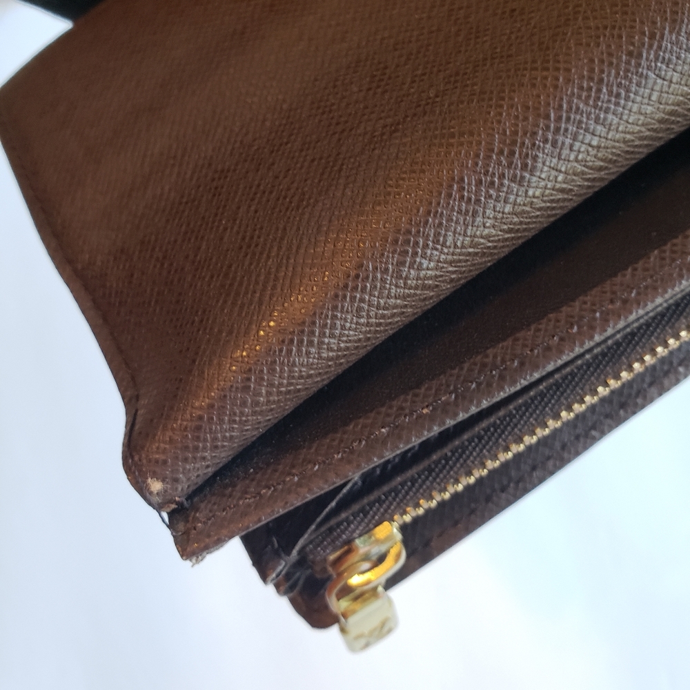 Luis Vuitton Bifold Damier Ebene Wallet Authentic - Picture 9 of 9